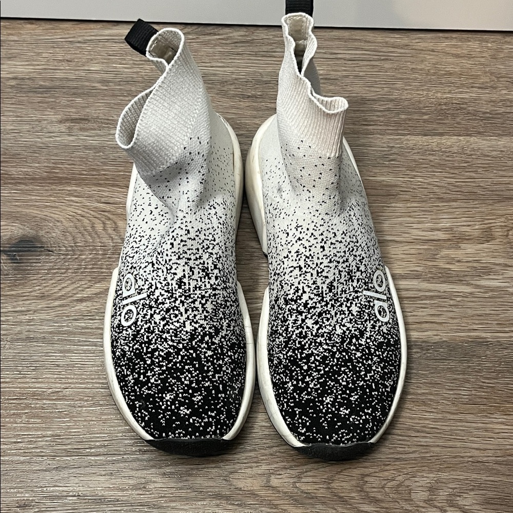 Alo yoga velocity knit sneaker